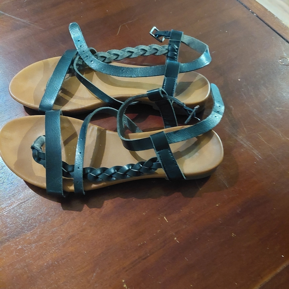 Sandles